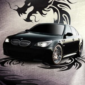 Schwarzes BMW mit Drachen-Design