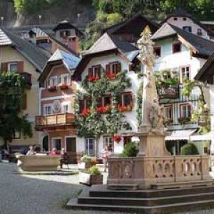 Charmanter Dorfplatz
