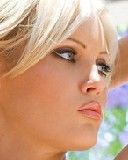 Glamouröses Porträt einer Frau