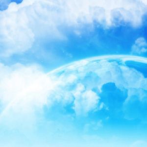 Ruhiger Himmel und Insel