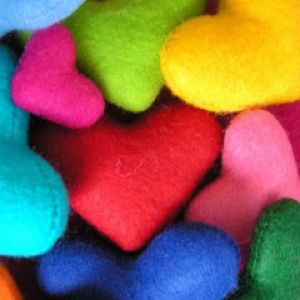 Bunte Filzherzen