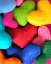 Bunte Filzherzen