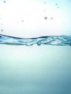 Ruhige Wasseroberfläche