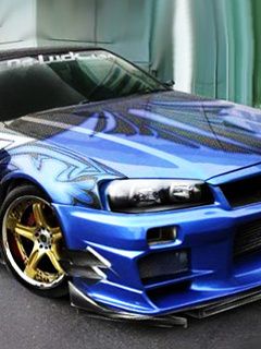 Blaues Sportauto mit Individuellem Design