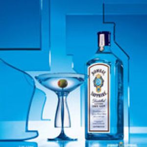 Blaue Gin und Glas Kunst