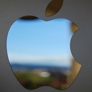 Reflexion des Apple-Logos