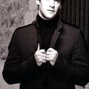 Stilvoller Mann in Schwarzer Jacke