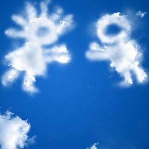 Kinder in den Wolken