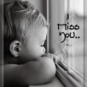 Emotionales Kind, Das Aus Dem Fenster Schaut