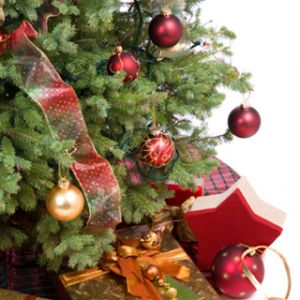 Weihnachtsbaum mit Ornamenten