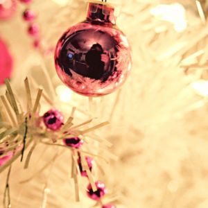 Rosa Weihnachtskugel