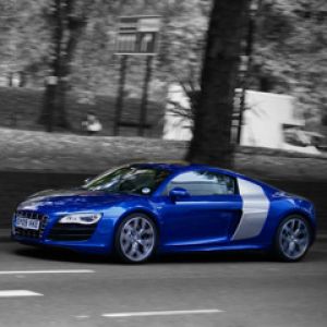 Blauer Audi R8 Sportwagen