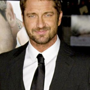 Gerard Butler in Formeller Kleidung