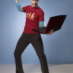 Lustiger Typ mit Laptop