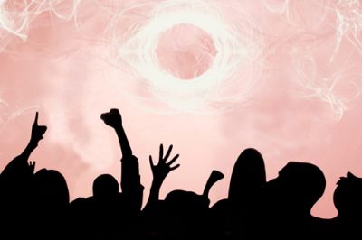Silhouette der Menge beim Konzert