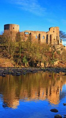 Reflexion einer Alten Burg