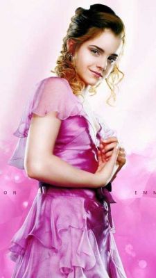 Emma Watson im Rosa Kleid