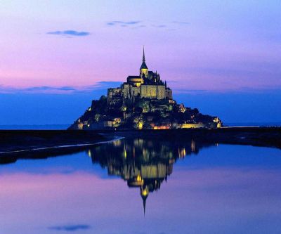 Mont Saint-Michel bei Dämmerung