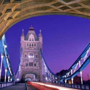 Tower Bridge bei Dämmerung