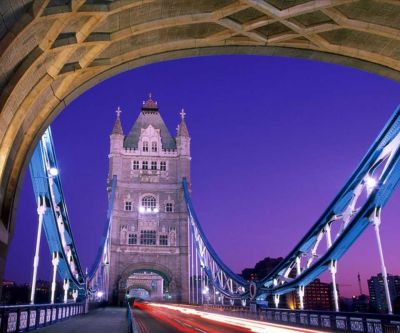 Tower Bridge bei Dämmerung