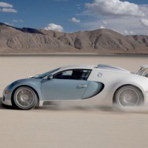 Bugatti Veyron in der Wüste