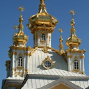 Goldene Kuppeln von Peterhof