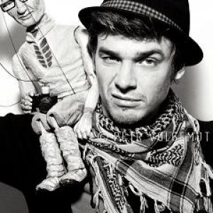 Lustige Puppe und Performer