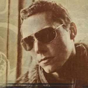 Stylischer Mann mit Sonnenbrille