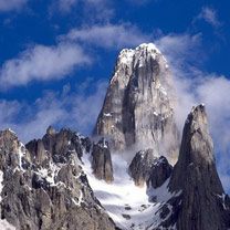 Majestätische Schneebedeckte Berge