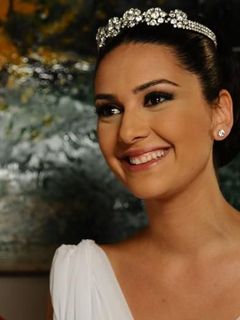 Elegante Braut mit Tiara