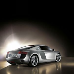 Elegantes Silbernes Sportauto