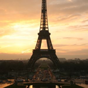 Eiffelturm bei Sonnenuntergang