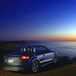 Audi TT Cabriolet bei Sonnenuntergang