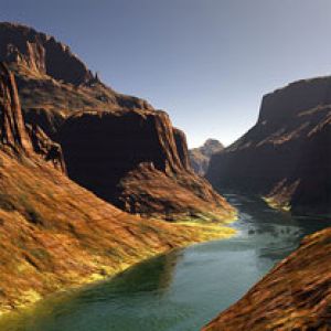 Ruhige Bergflusslandschaft