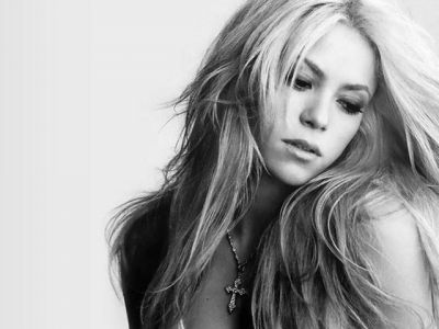 Schwarz-Weiß-Porträt von Shakira