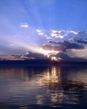 Beeindruckende Reflexion des Sonnenuntergangs