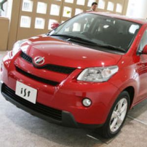 Rotes SUV