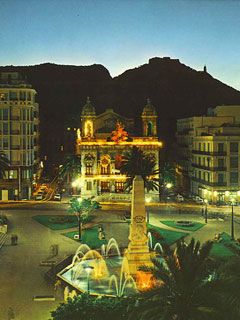 Schöner Nachtblick auf den Stadtplatz