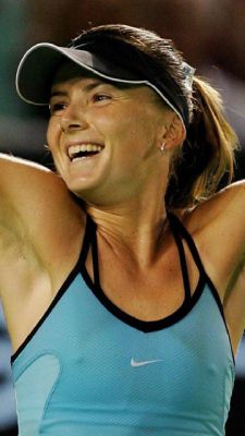 Lächelnde Tennisspielerin