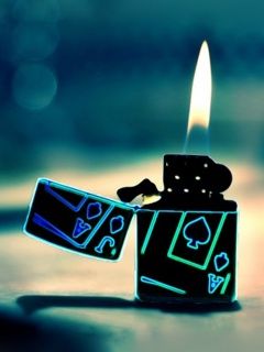 Neonfeuerzeug mit Flamme
