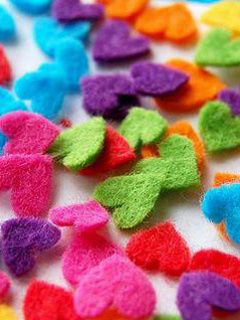 Bunte Filzherzen