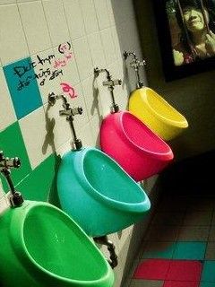 Bunte Urinale
