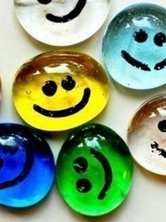 Bunte Smiley-Steine