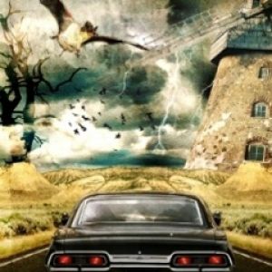 Fantastische Landschaft mit Auto