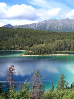 Ruhiger Bergsee