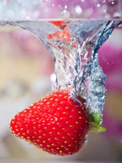 Frischer Erdbeer-Splash