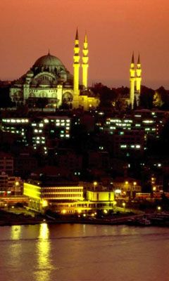 Istanbuler Skyline bei Sonnenuntergang
