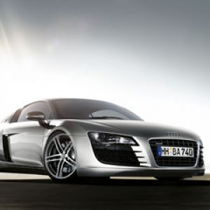 Silbernes Sportauto Audi R8