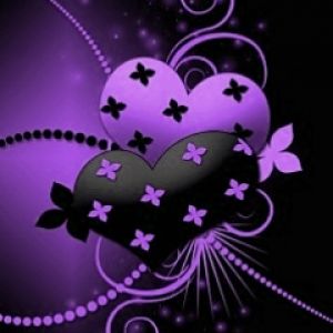 Lila Herzen und Blumenmuster