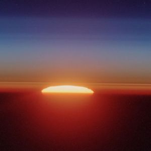 Beeindruckender Sonnenuntergang am Horizont